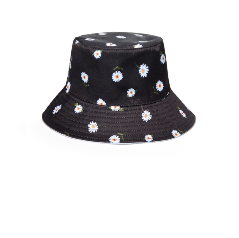 NEW! Alice +Olivia reversible bucket hat DAISY AND WHITE